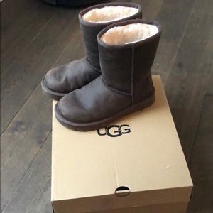 Like New Women's UGGS Classic Short Leather Boots